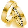 Trauringe Gerstner 28500/4 und 4/28515/2.3 Gelbgold 333 mit 11 black Diamanten be zus. 0,11ct,  Ringbreite 2.3 mm, Ringhöhe 1.7 mm, Ring ohne Diamanten Ringbreite 4 mm, Ringh&
